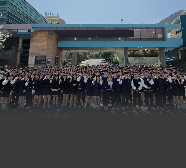 김해외국어고등학교 전경, 환영하는 학생들